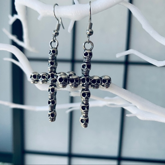 Cross Skulls Gothic Antique Silver Dangle Earrings - Picture 4 of 12